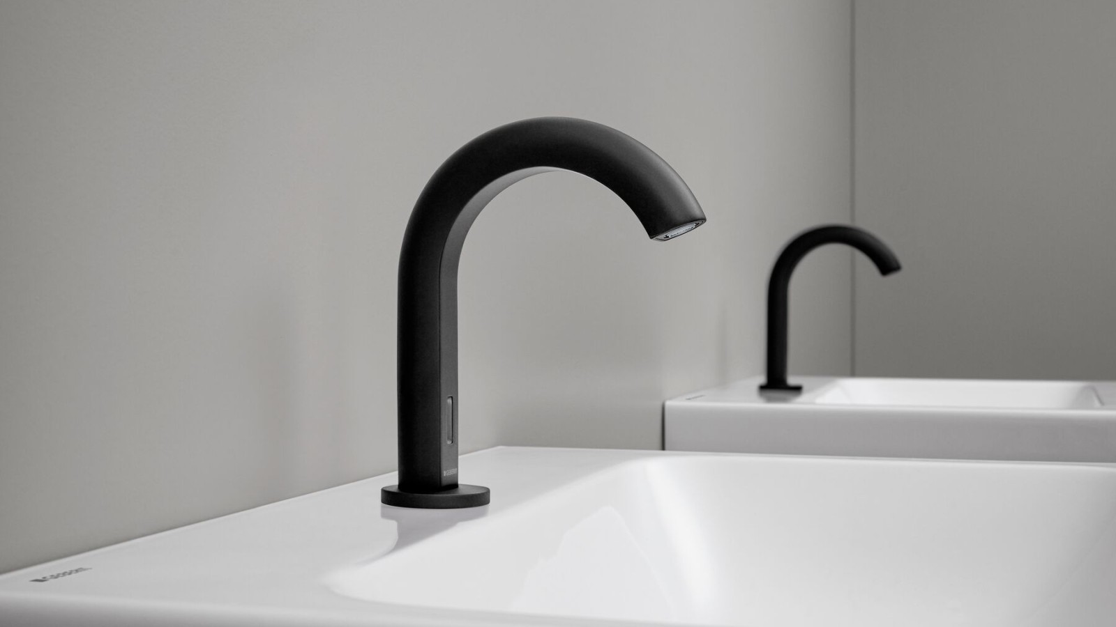Piave deck-mounted taps in black matt (© Geberit) Piave deck-mounted taps in black matt (© Geberit)