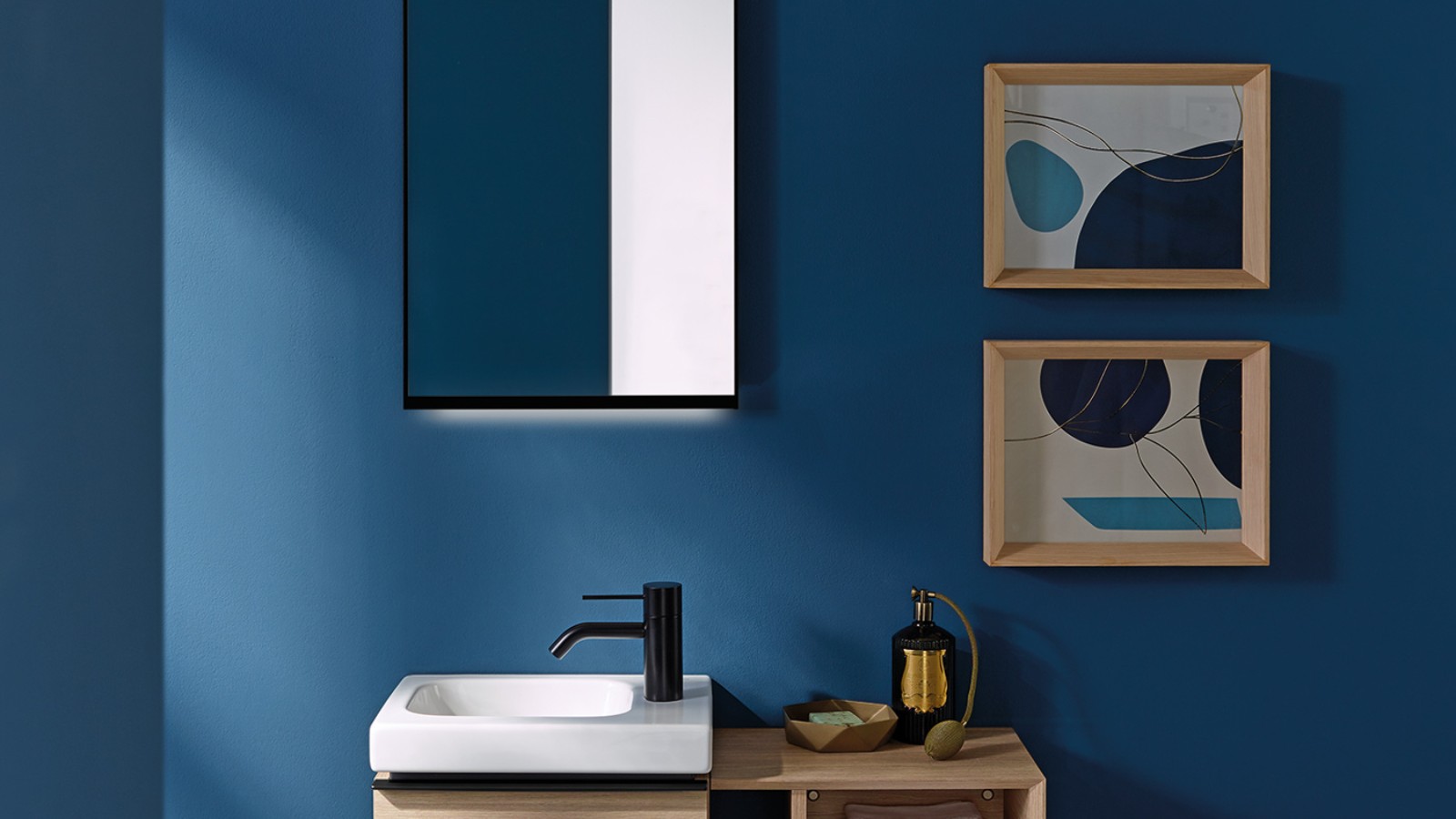 작은 욕실에서는 이동과 동선 면적이 특히 중요합니다.