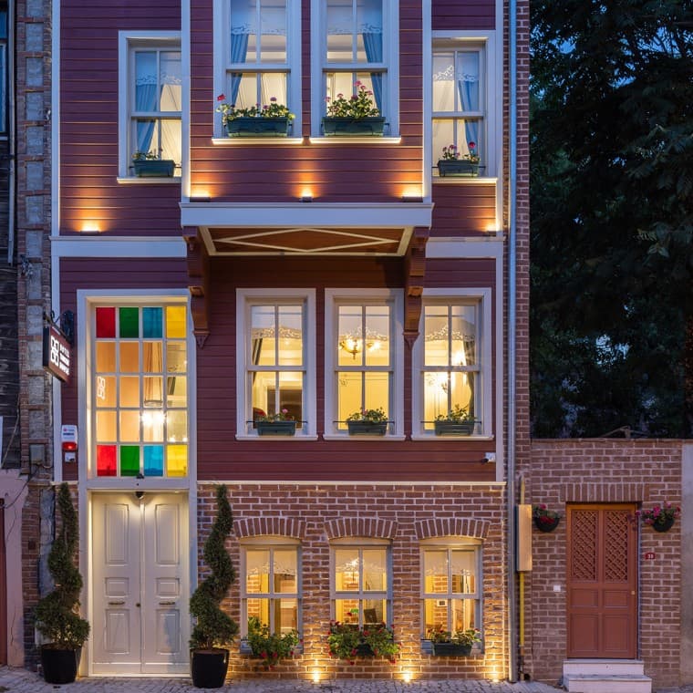 The house is built in traditional timber construction. Local, traditional materials were used both outside and inside (© Hotel Turkish House) The house is built in traditional timber construction. Local, traditional materials were used both outside and inside (© Hotel Turkish House)