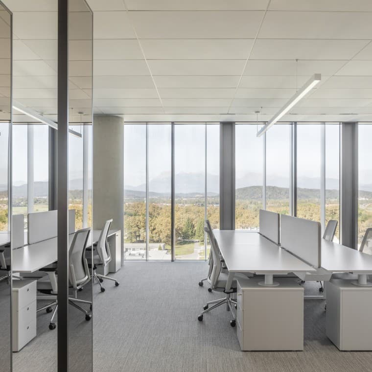 Workspaces on nine floors: the office modules can be combined or expanded as required by tenants (© Ana Skobe) Workspaces on nine floors: the office modules can be combined or expanded as required by tenants (© Ana Skobe)