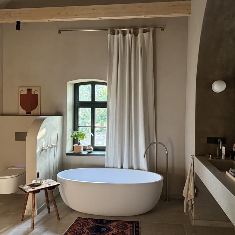 The bathrooms have their own names, here the "beige bathroom" (© Büşra Qadir) The bathrooms have their own names, here the "beige bathroom" (© Büşra Qadir)
