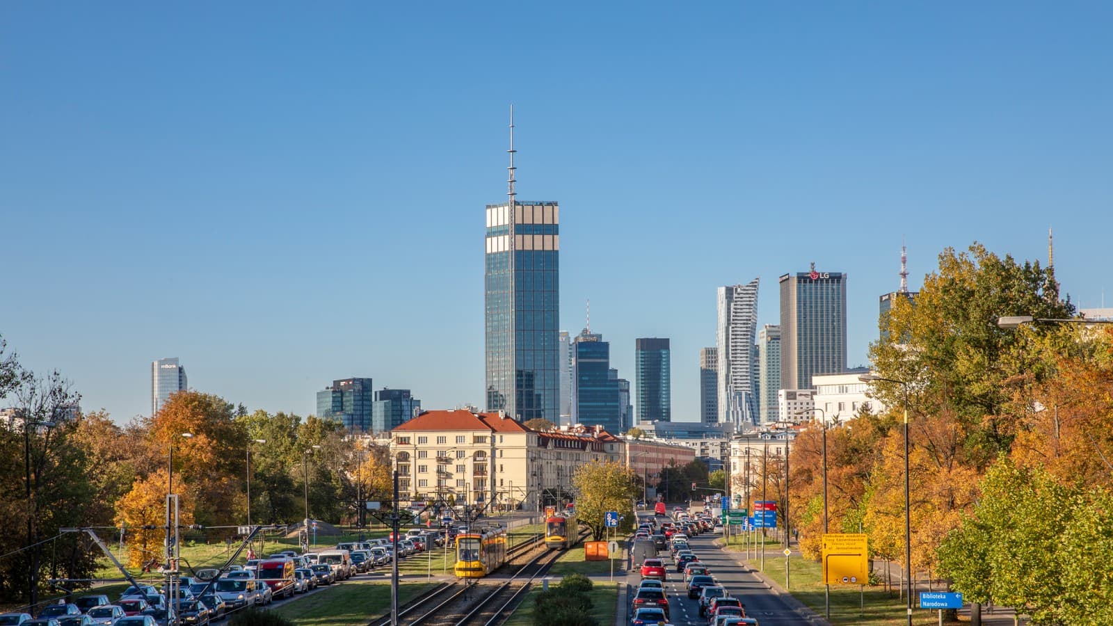 Varso Place with its 310-metre-high tower watches over the whole of Warsaw (© Aaron Hargreaves/Foster + Partners) Varso Place with its 310-metre-high tower watches over the whole of Warsaw (© Aaron Hargreaves/Foster + Partners)