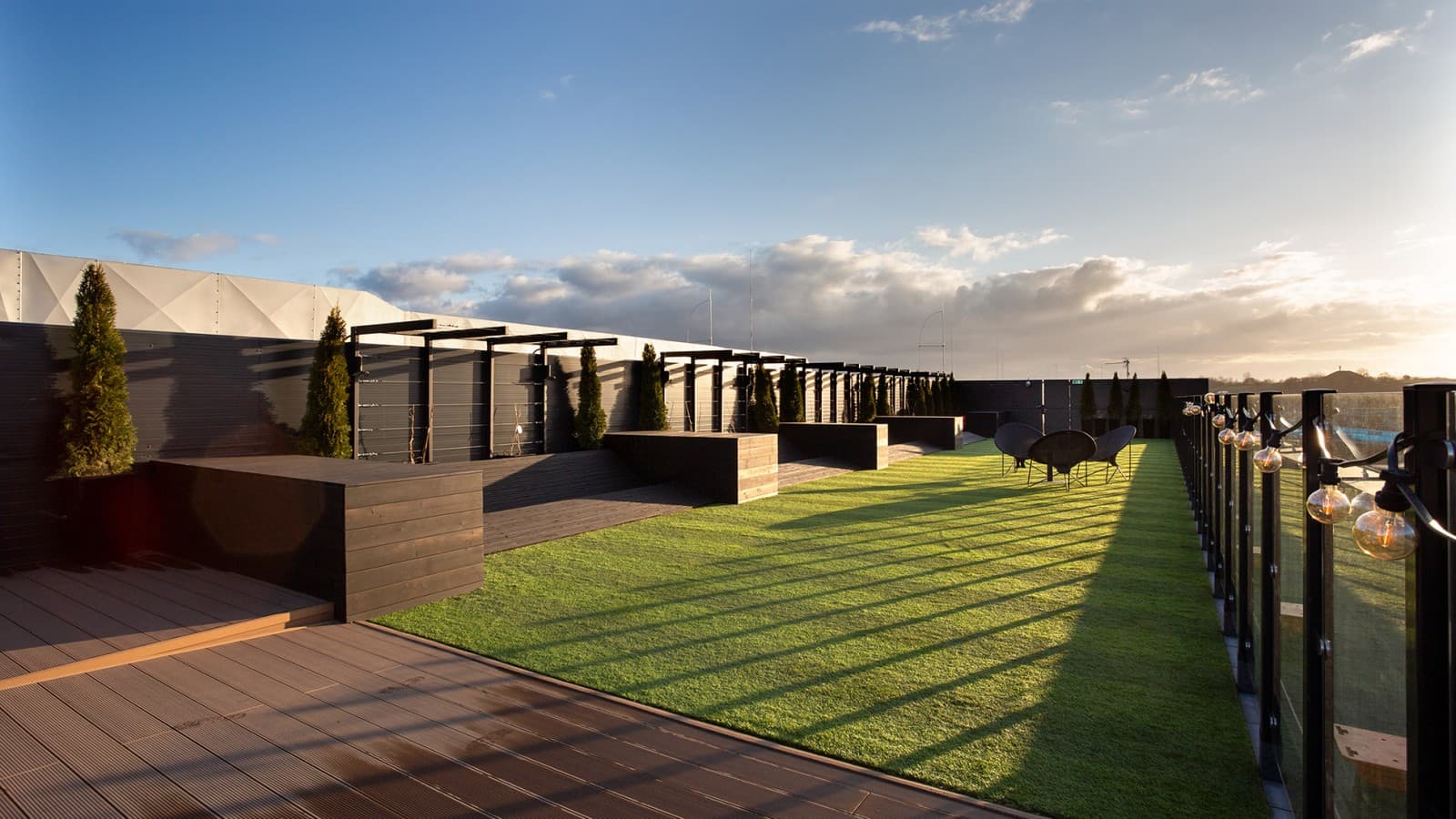 The right place to enjoy noisy summer nights: The roof terrace of the dormitory (© Jaroslaw Kakal/Geberit) The right place to enjoy noisy summer nights: The roof terrace of the dormitory (© Jaroslaw Kakal/Geberit)