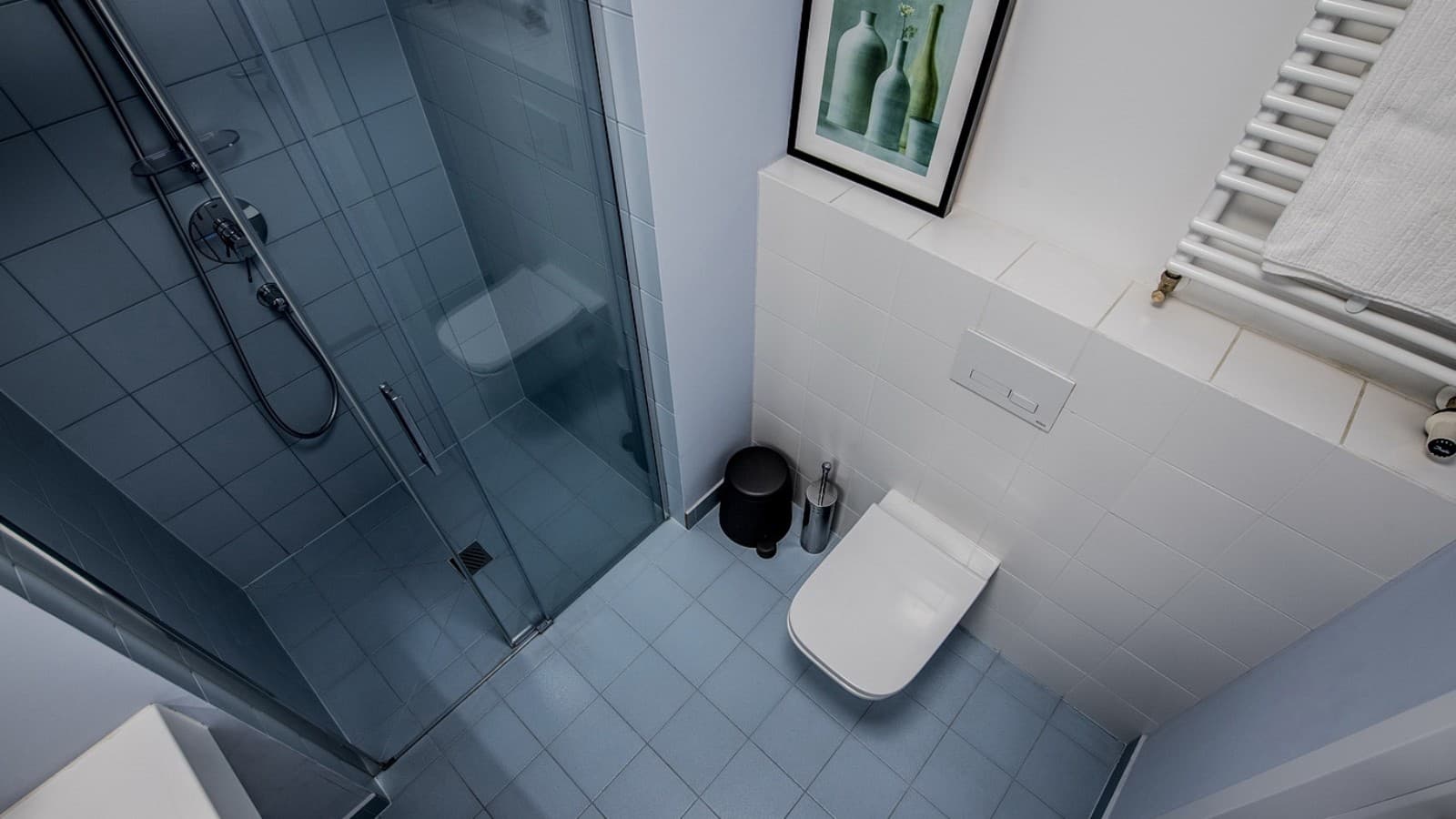 Even the smallest bathrooms reveal the individual taste of their inhabitants (© Jaroslaw Kakal/Geberit) Even the smallest bathrooms reveal the individual taste of their inhabitants (© Jaroslaw Kakal/Geberit)