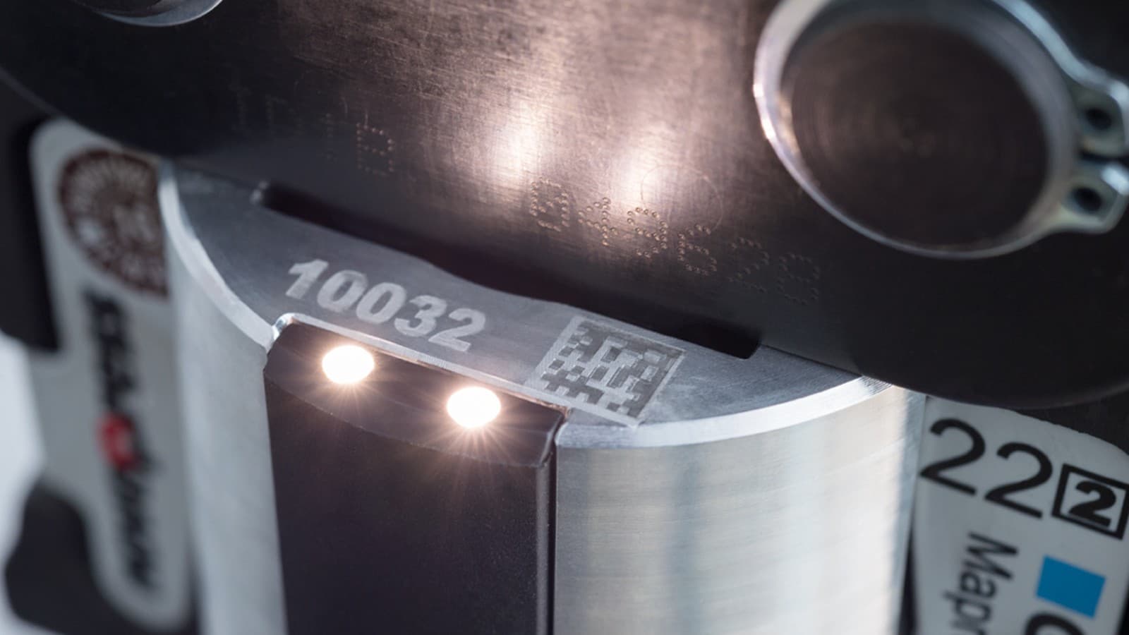 프레싱 포인트 라이트가 있는 Geberit 프레싱 도구는 어두운 코너에서 최적의 가시성을 제공합니다. 프레싱 포인트 라이트가 있는 Geberit 프레싱 도구는 어두운 코너에서 최적의 가시성을 제공합니다.