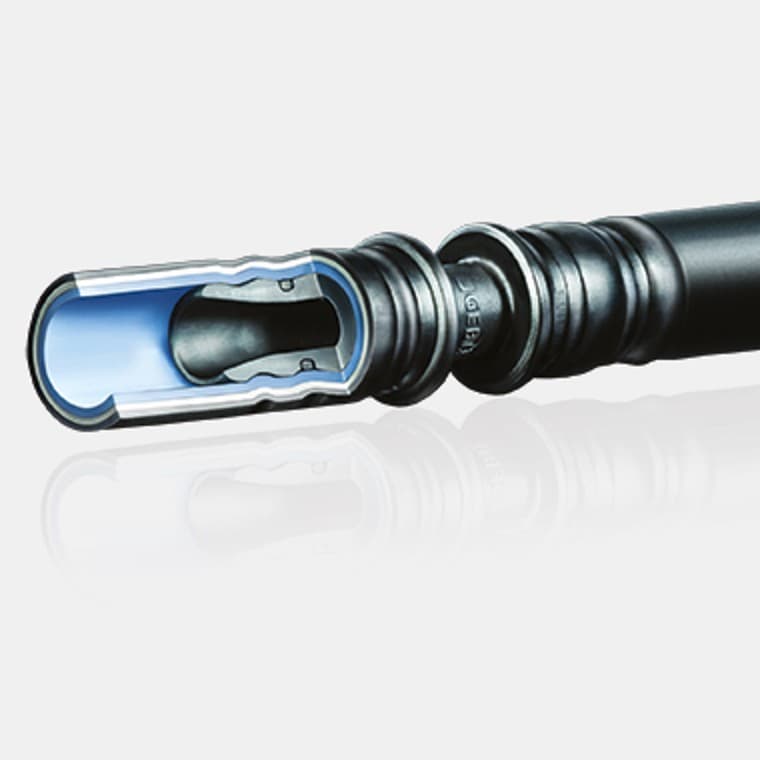 피팅과 파이프 사이의 Geberit Mepla 연결 피팅과 파이프 사이의 Geberit Mepla 연결