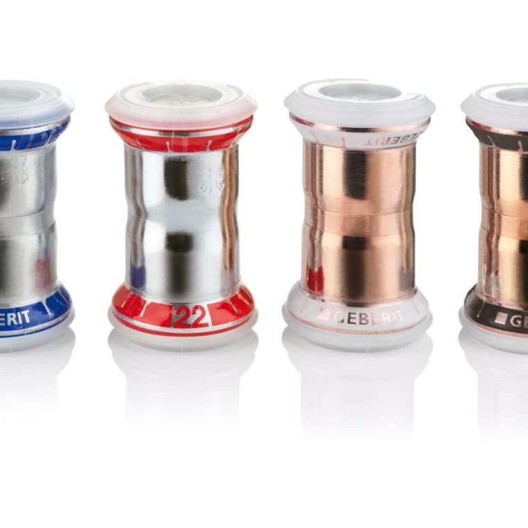 보호 캡이 포함된 다양한 소재의 Geberit Mapress 피팅 보호 캡이 포함된 다양한 소재의 Geberit Mapress 피팅